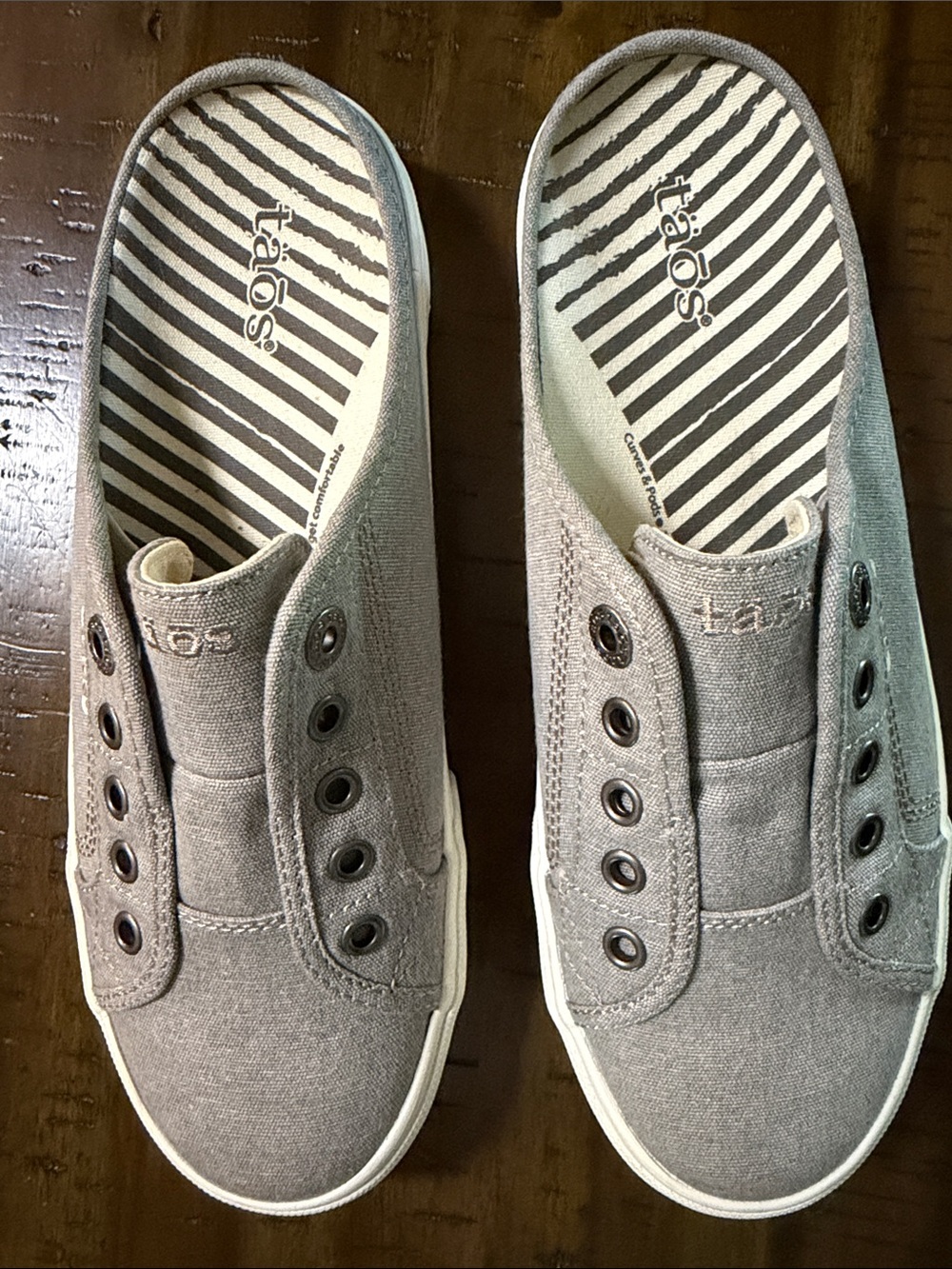 Taos Footwear Womens Slip-On Canvas Loafers in Gray